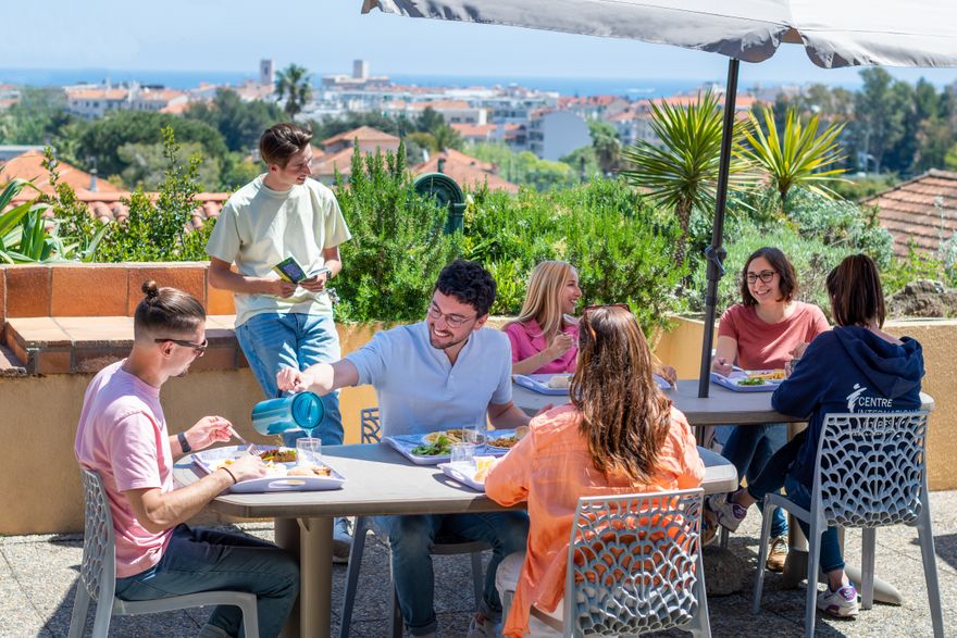  Centre International D'Antibes - Le Château Terrasse